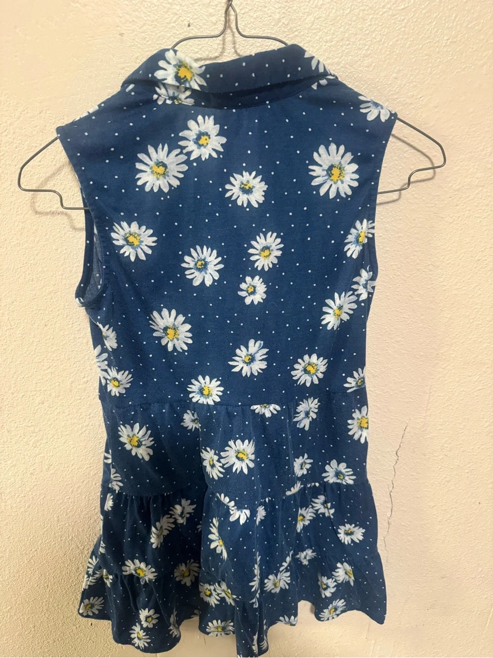 Passport sleeveless button